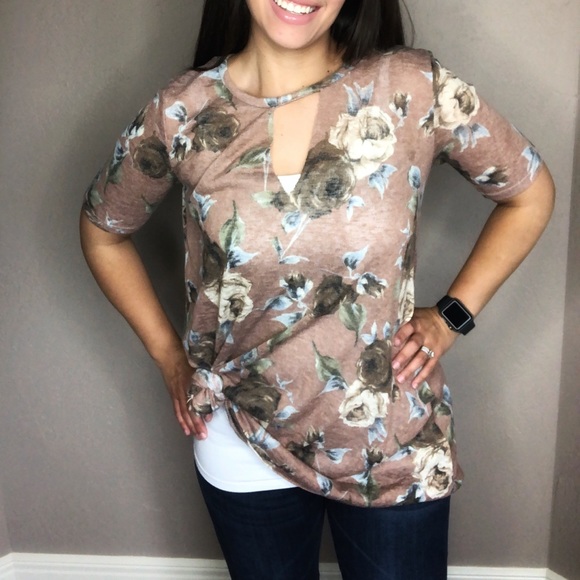 New Mauve Short Sleeve Keyhole V-Neck Floral Top - Picture 3 of 8